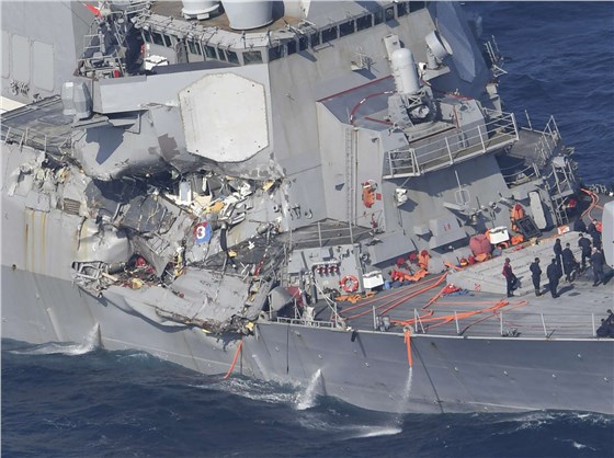 美軍驅(qū)逐艦USS Fitzgerald與集裝箱船ACX Crystal相撞