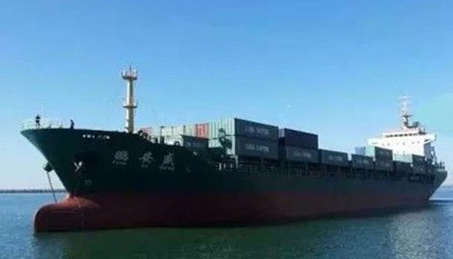 集裝箱船“鵬安盛”遇惡劣天氣，31個集裝箱落水丟失