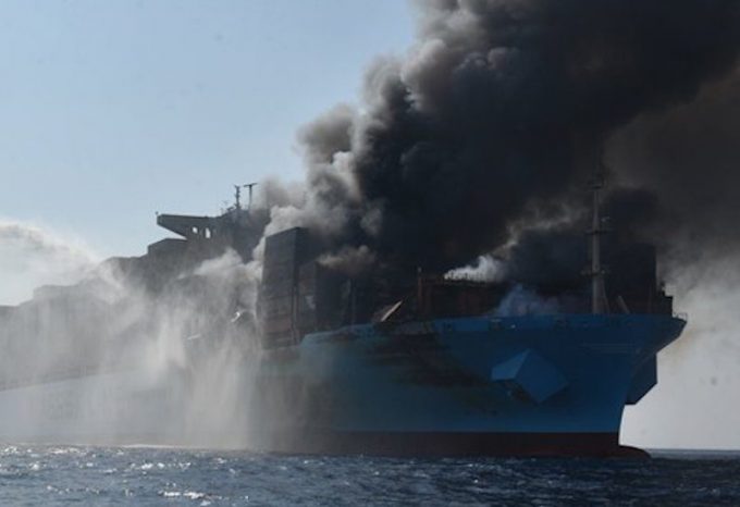 Maersk Honam火災(zāi)：貨主們?nèi)栽诘却b箱和共同海損消息