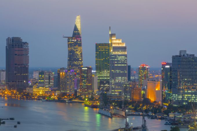 隨著貿(mào)易熱潮吸引全球第三方物流到越南，本地貨運代理必須多元化